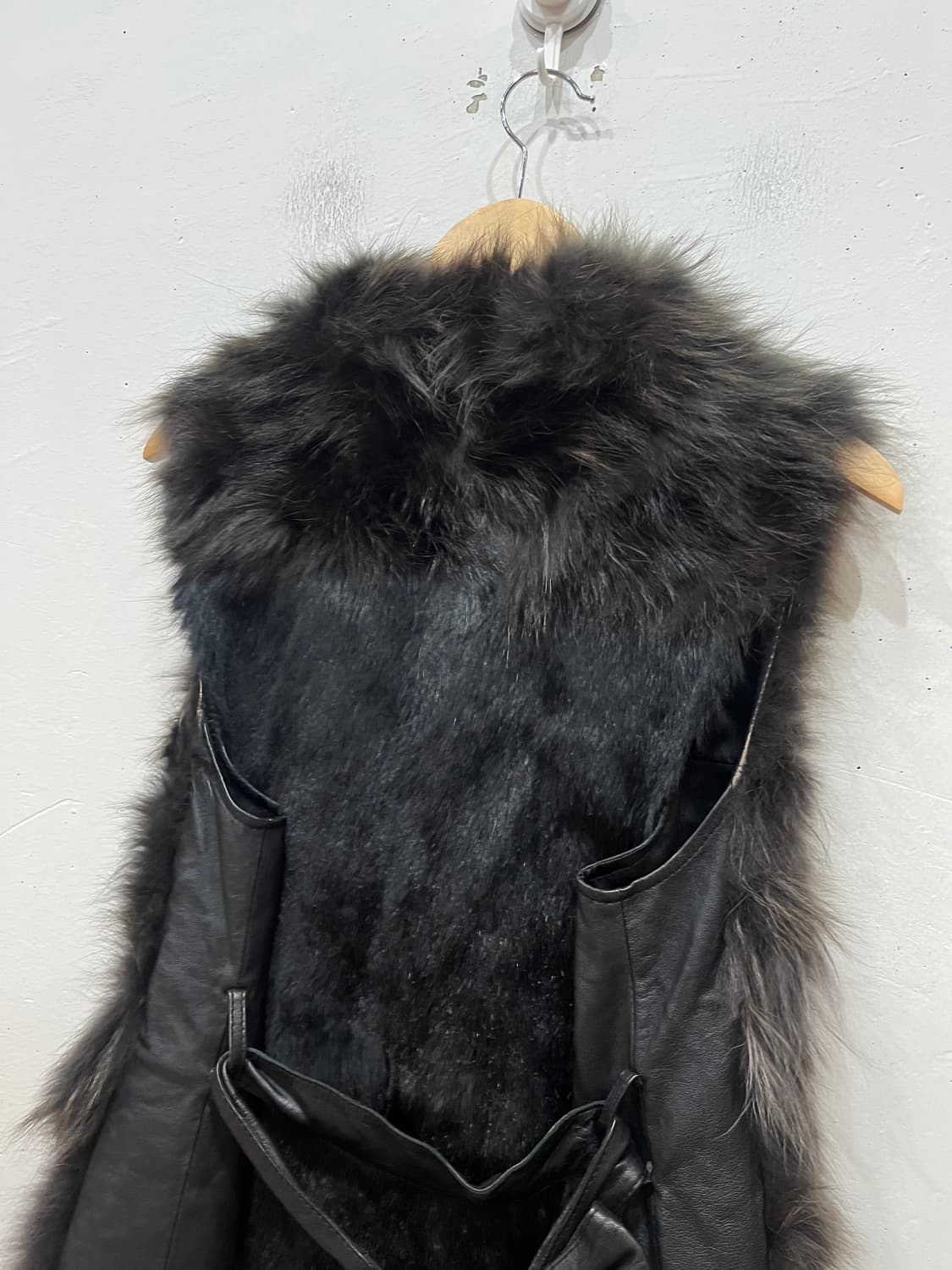 라쿤퍼 양가죽 벨티드 베스트 조끼  상품이미지3