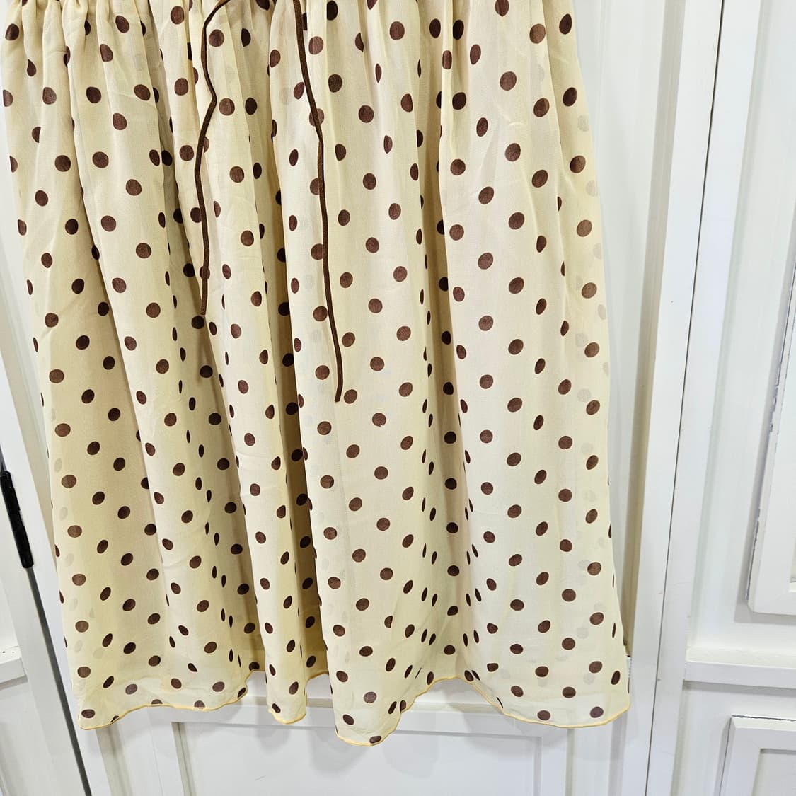 아마벨(Amavel) 초코도트 레이스업 원피스 상품이미지4