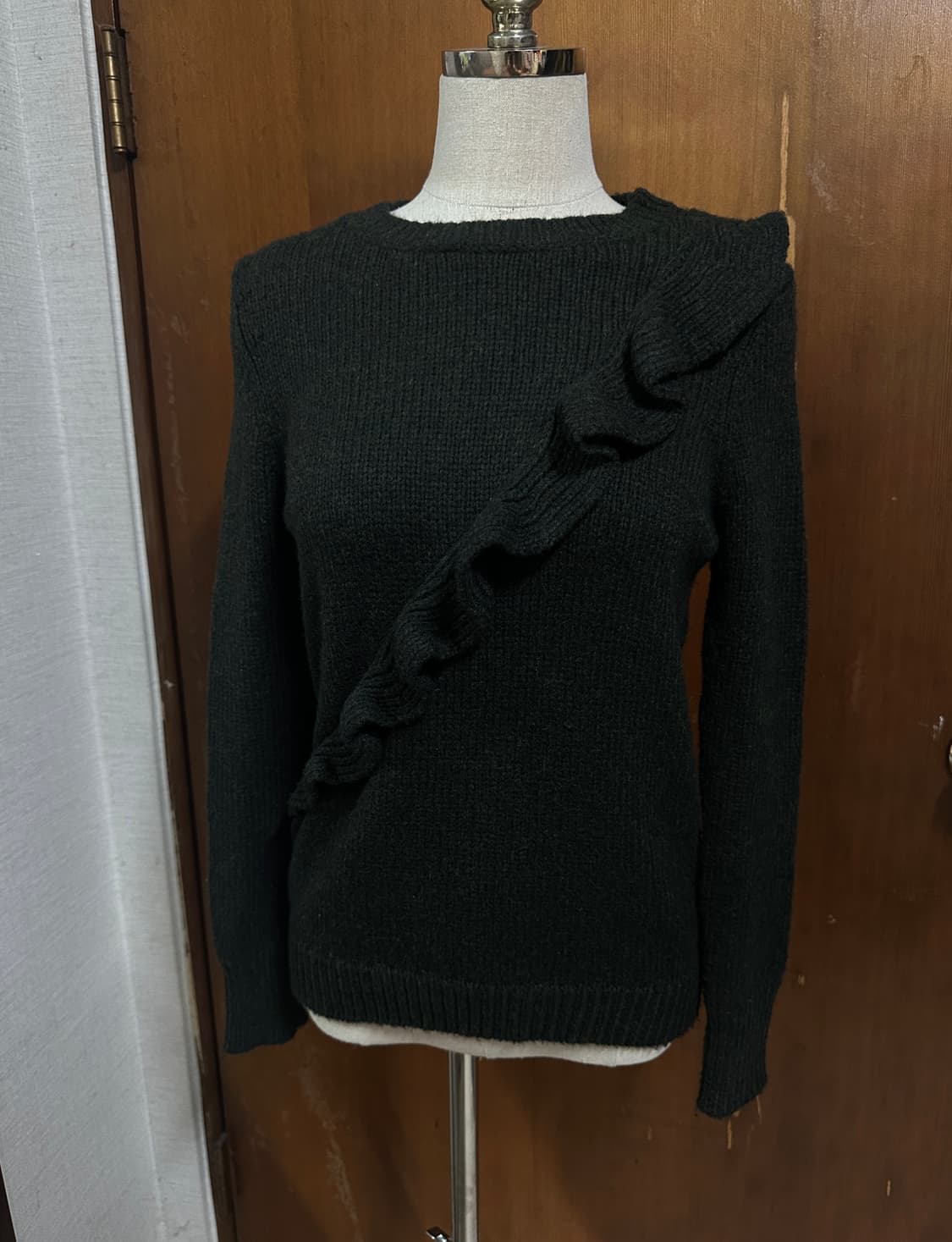 banana republic 프릴 니트 상품이미지1