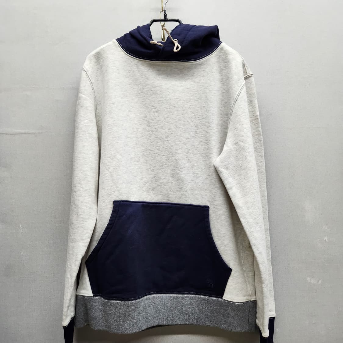 헤지스 로고자수 컬러배색 후드티 100(L) 남여공용 상품이미지1