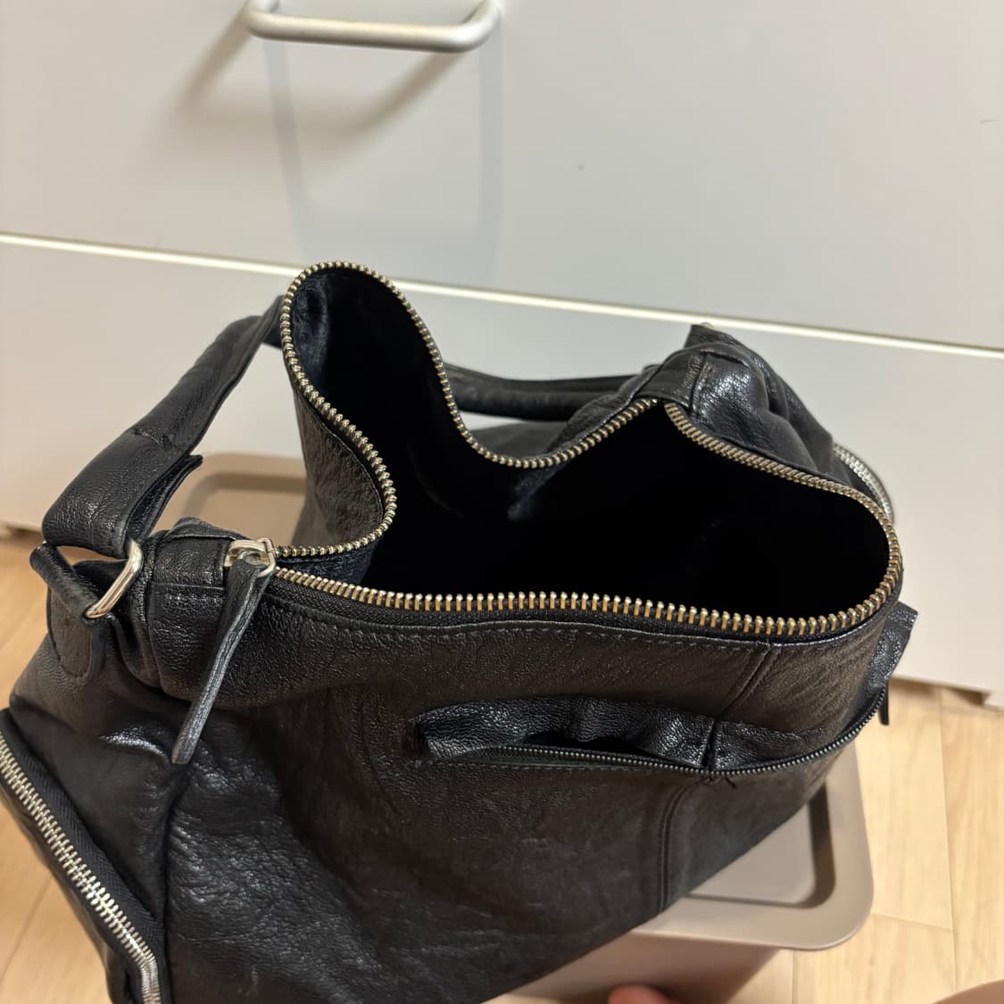 GENUINE LEATHER 블랙 가죽 숄더백 상품이미지7