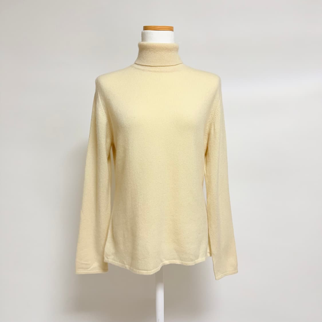 [캐시미어 100%] 아이보리 터틀넥 목폴라  니트 L 상품이미지1