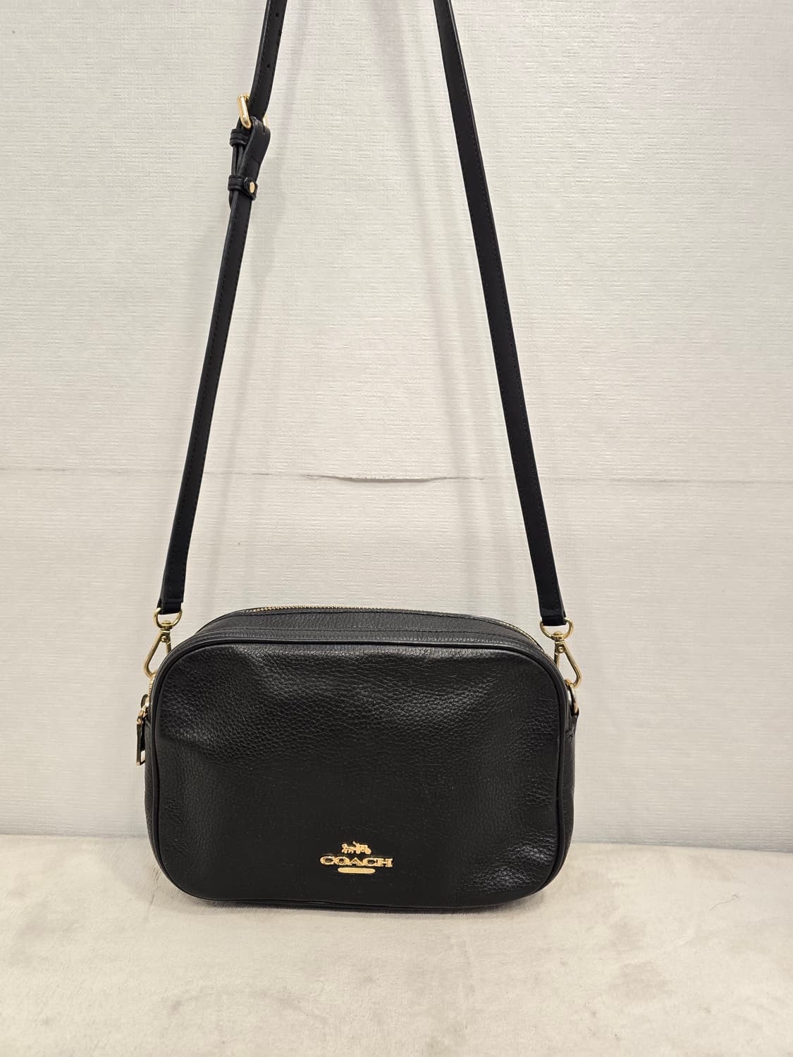 코치 제스 블랙 가죽 크로스백 상품이미지1