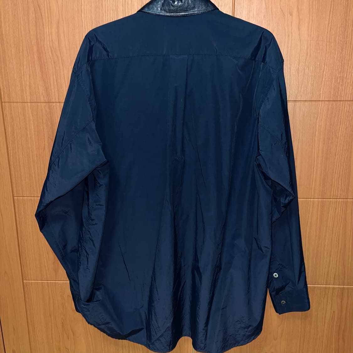 해칭룸 Classic shirt leather navy 3 상품이미지3