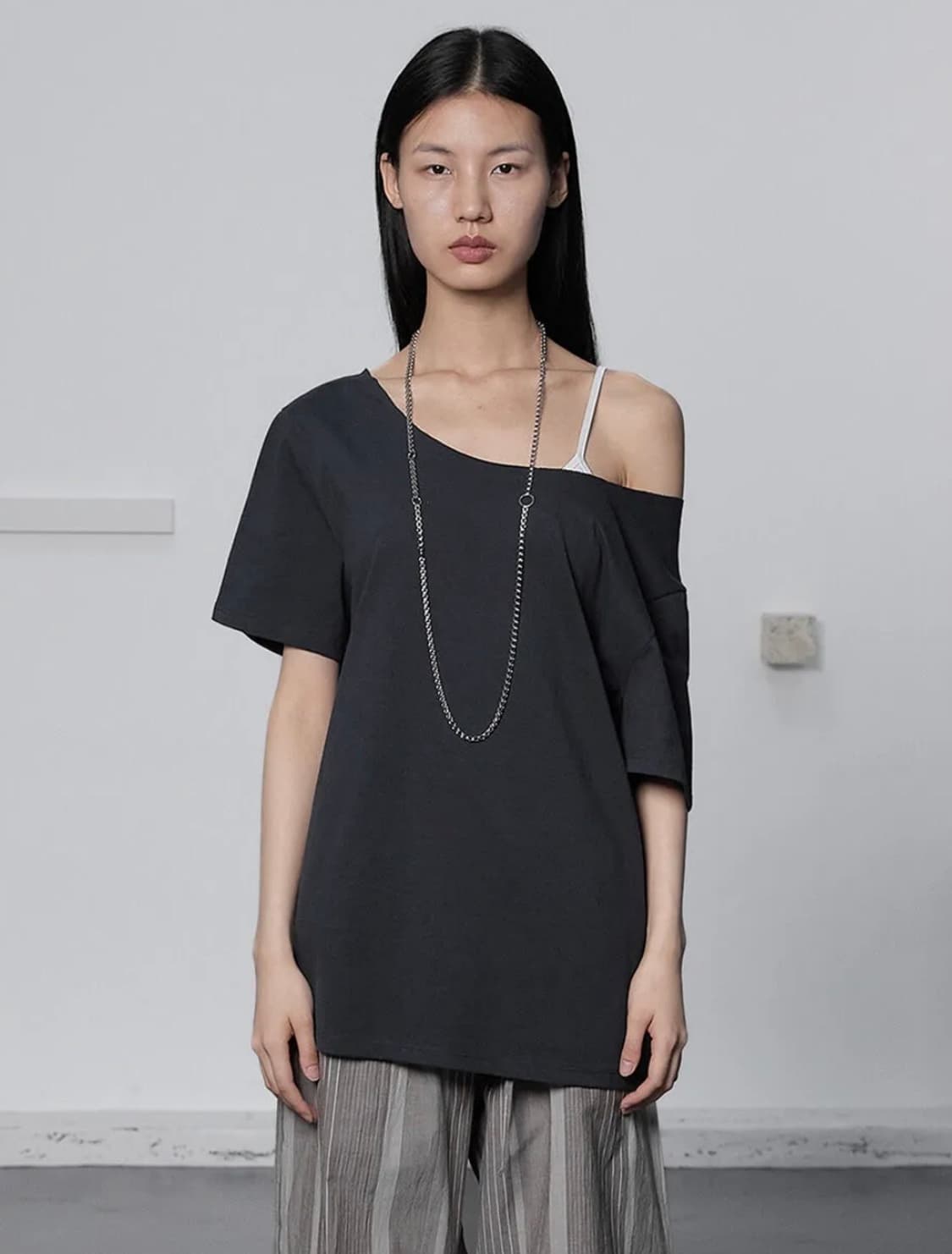 cerric 세릭 one shoulder loose top 오프숄더 탑 상품이미지4