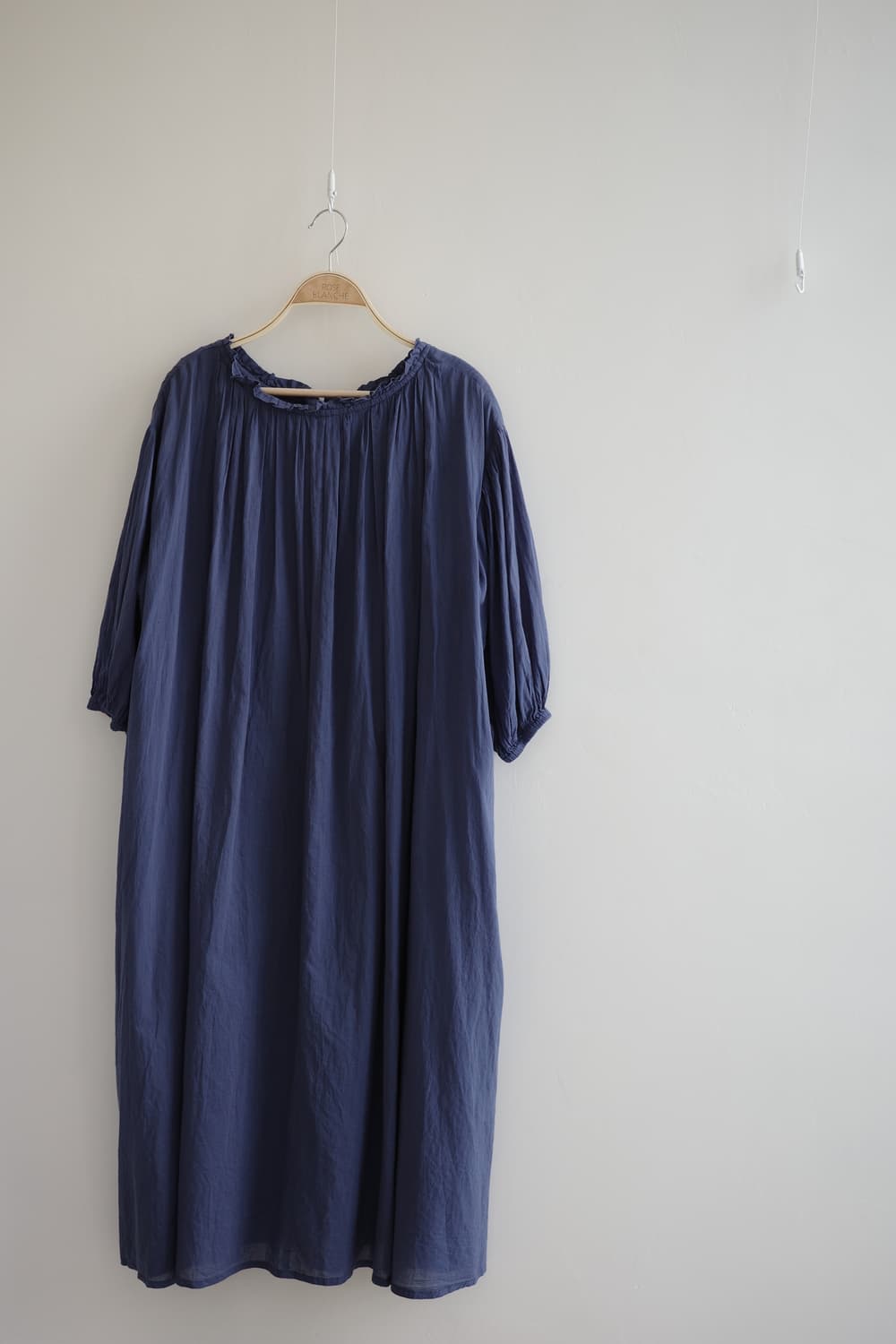 wordtrobe
• 딥블루 아사면 샤링 롱 원피스 상품이미지2