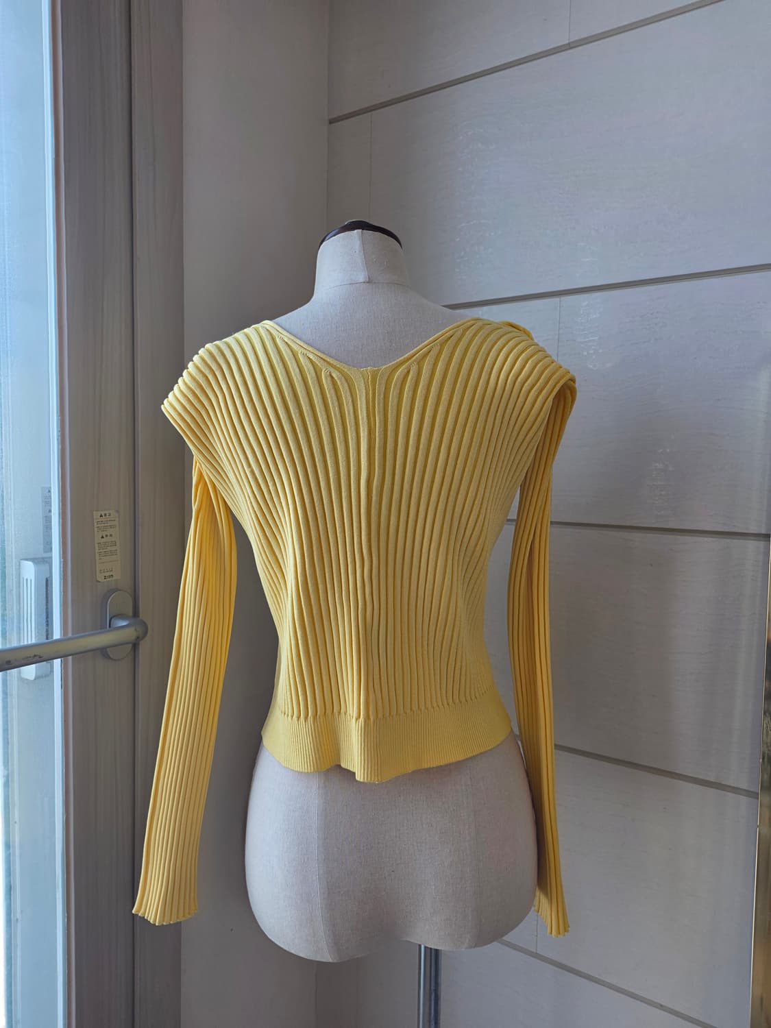 정품 자크뮈스 가디건 옐로우 fr38사이즈 상품이미지5