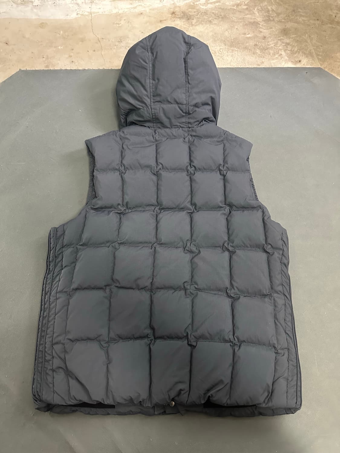 씨피컴퍼니 고글 조끼 패딩 105 상품이미지3