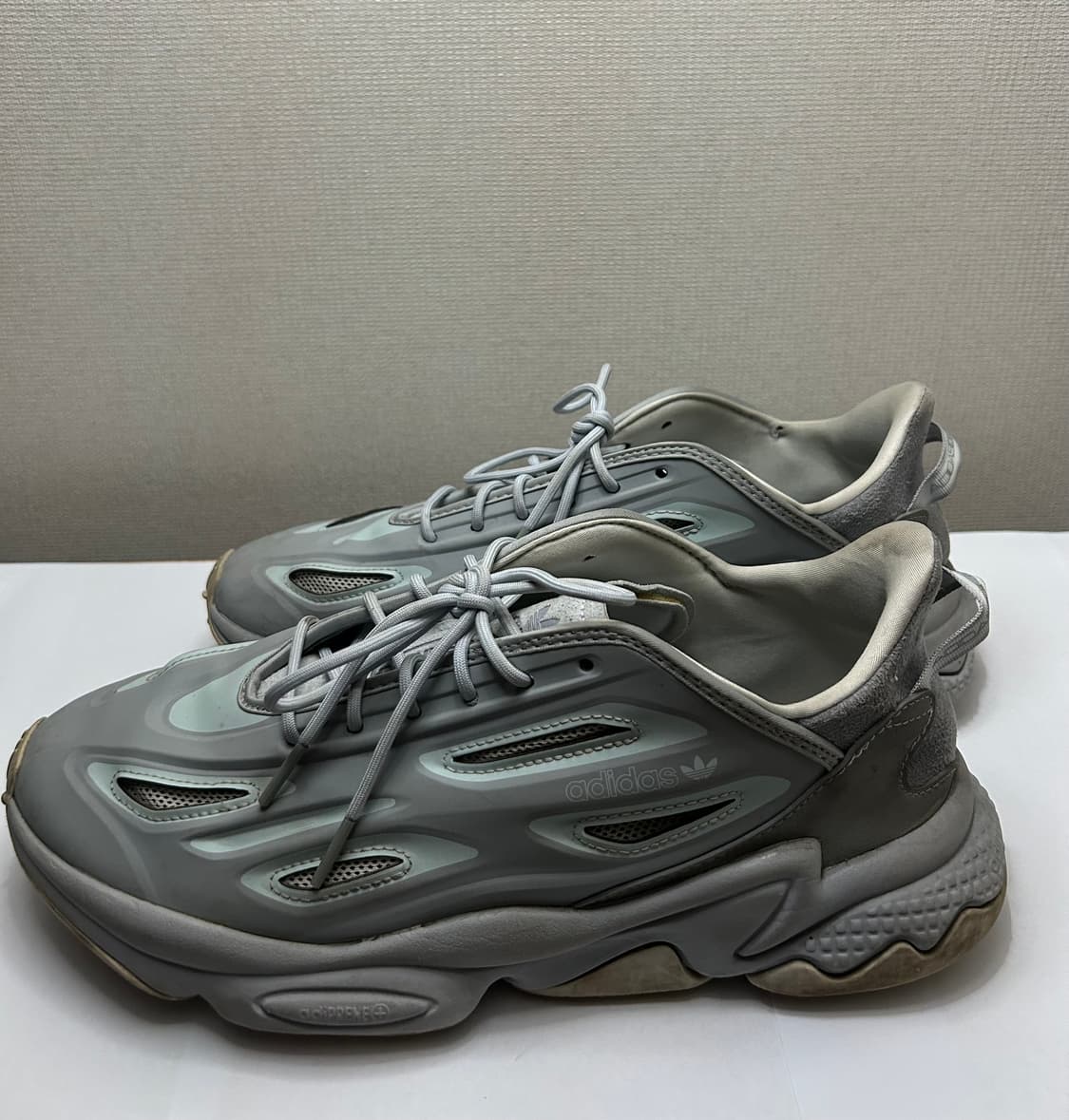 아디다스 오즈위고 라이트 그레이 상품이미지1