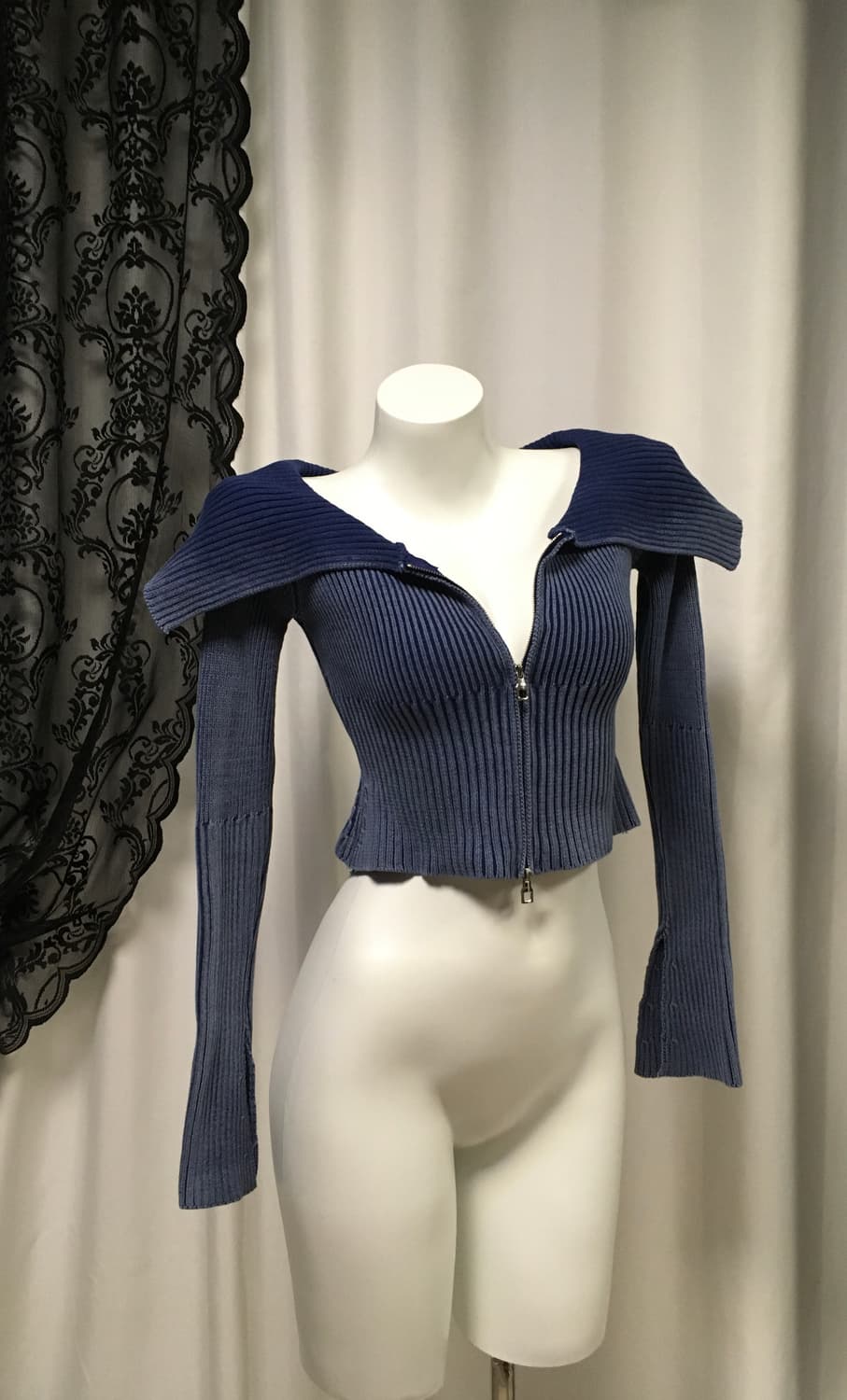 제이디드런던st 투웨이 지퍼 오프숄더 니트 집업 탑 워싱 블루 상품이미지4