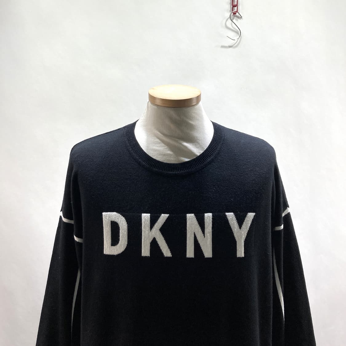 DKNY 여성라운드니트티 블랙 100  상품이미지2