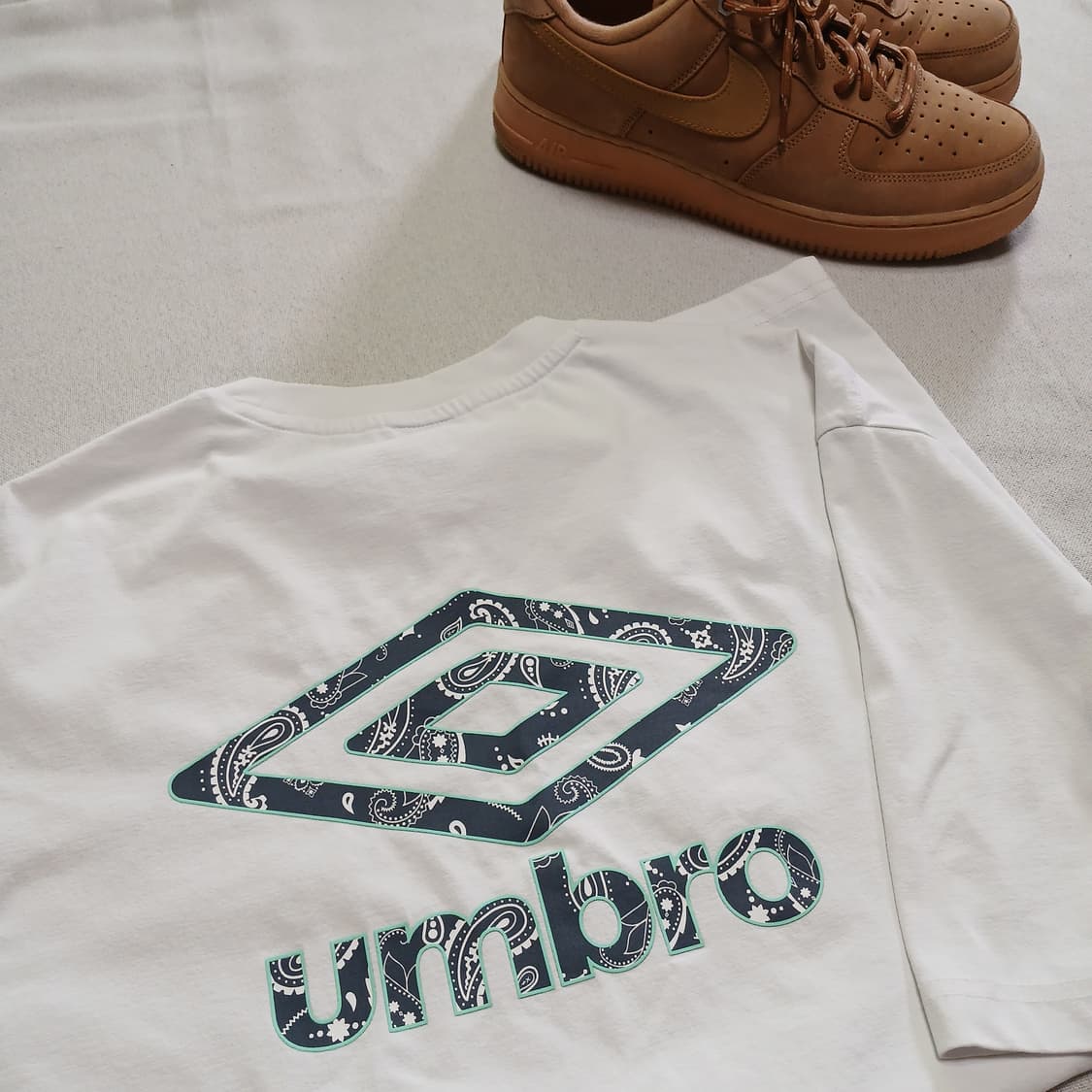 UMBRO 엄브로 백로고 페이즐리 반팔티셔츠 상품이미지1