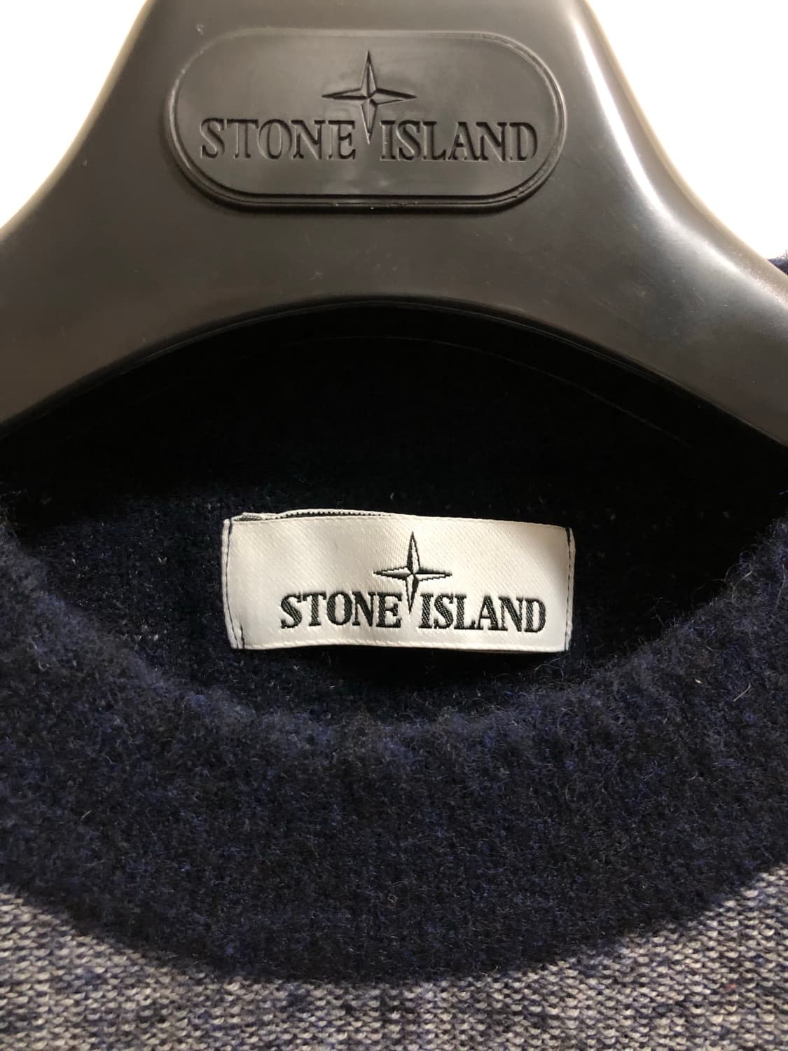 [S] 스톤아일랜드 11주년 와펜 크루넥 배색 니트 네이비 상품이미지5