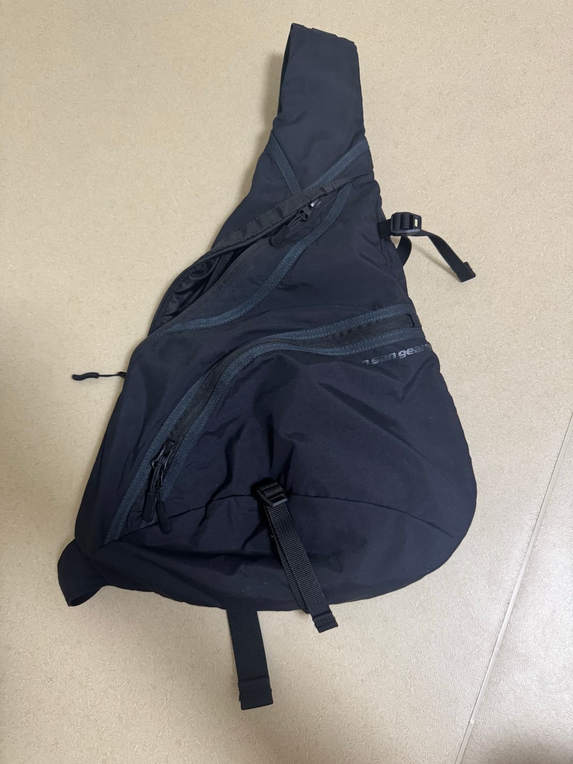 산산기어 슬링백 블랙-23fw 상품이미지2