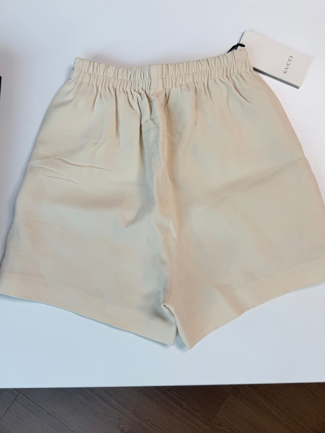 정품 구찌 사이드라인 크림색 쇼츠 상품이미지4