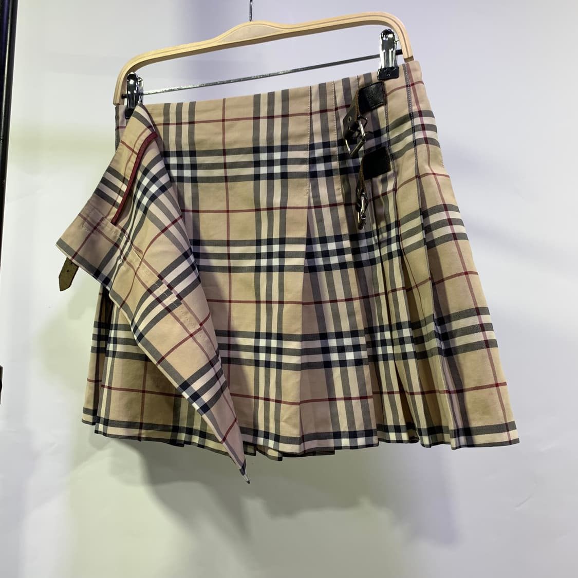 버버리 백화점판 여성 미니스커트 판매합니다  상품이미지3