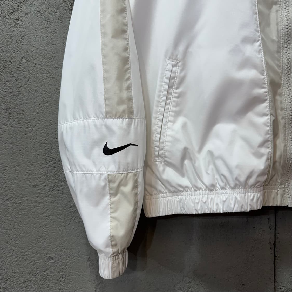 나이키 우먼스 하이브리드 우븐 바람막이 (M)  상품이미지2