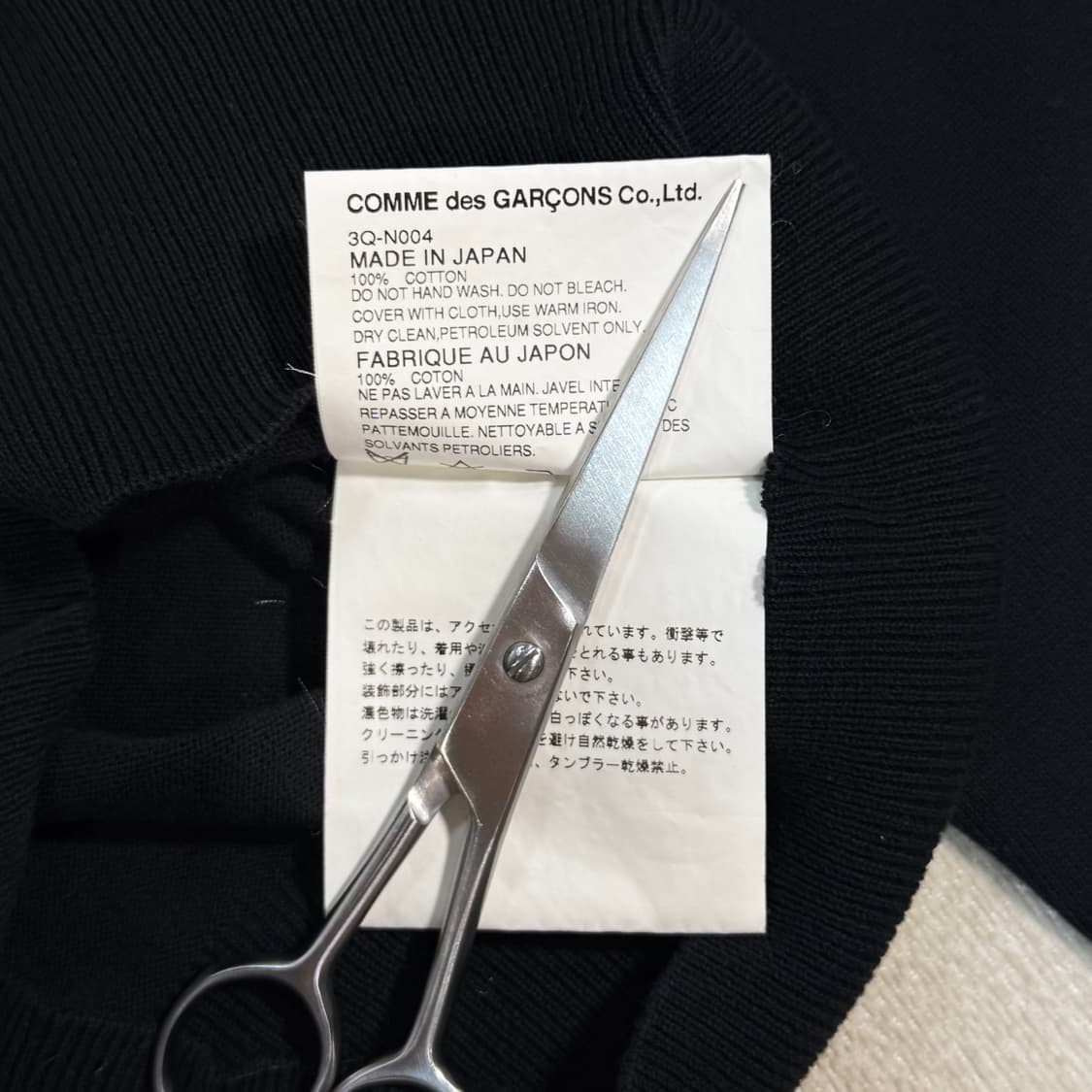 Flower-Decorated Short Black Knit 상품이미지6