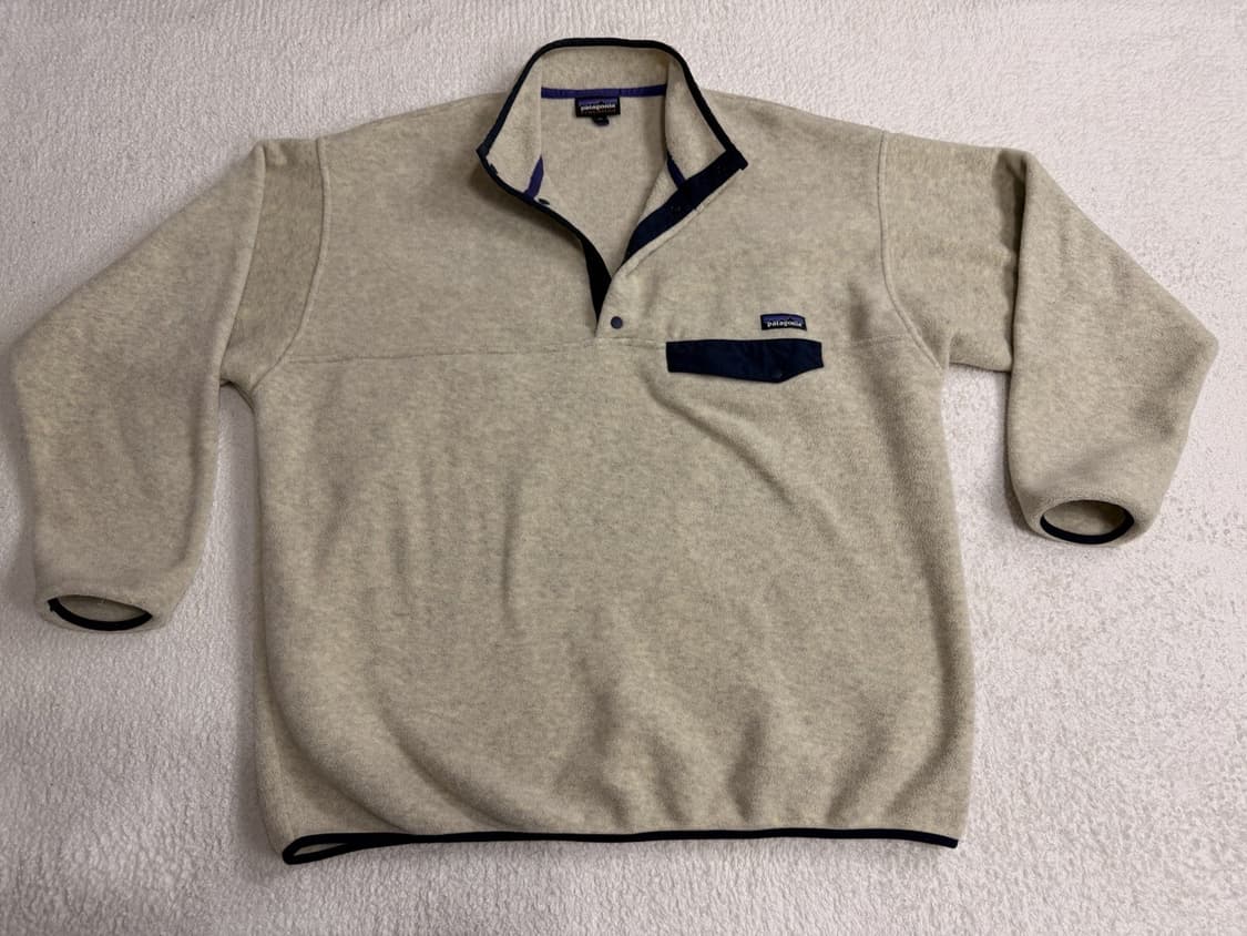 파타고니아 신칠라 스냅-티 플리스 하프집 베이지/네이비 상품이미지1