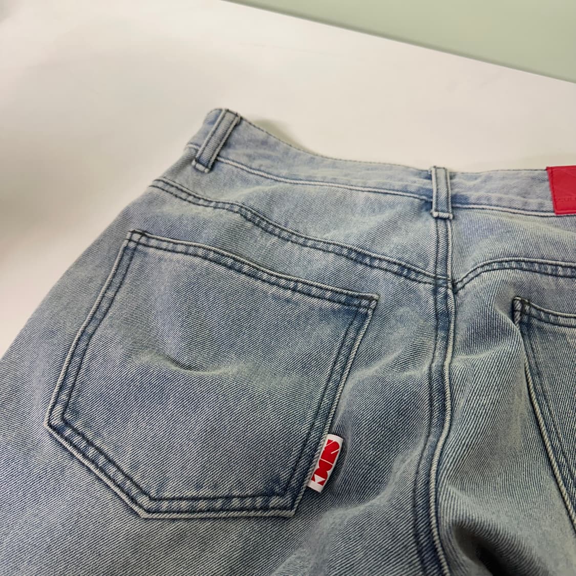 M 스컬프터 세미와이드 일자핏 연청워시드 사이드라인 데님팬츠 상품이미지7