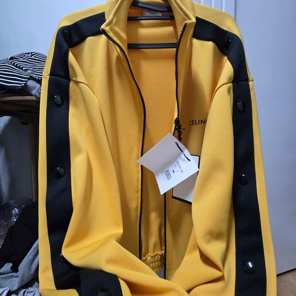 정품 셀린느 옐로우 트랙탑 M 상의 상품이미지4