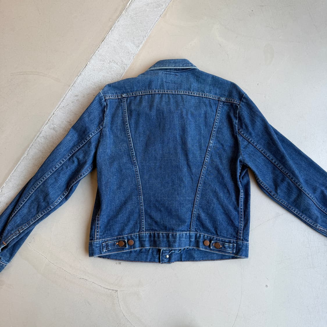 랭글러 디스트레스드 데님 트러커 자켓 상품이미지5