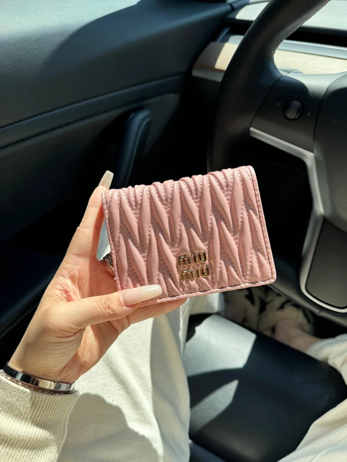 MIUMIU 마텔라세 핸드백 스몰 누드 핑크 상품이미지1
