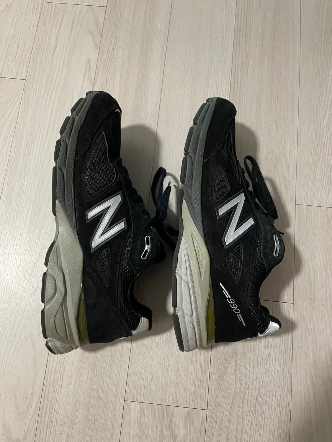 뉴발란스 990 v4 블랙 상품이미지3