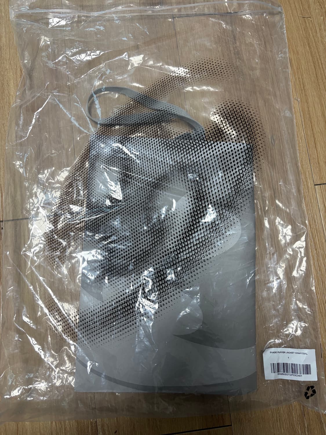 산산기어 셰이드 푸퍼 자켓 차콜 - 25FW 상품이미지4