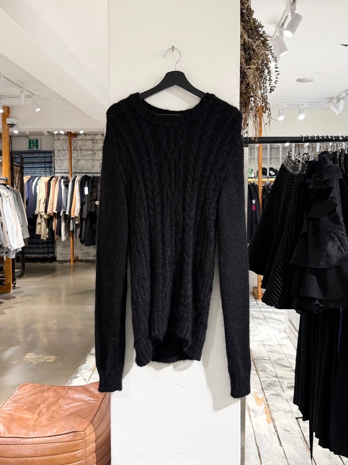 발망 블랙 금장 버튼 모헤어 케이블 니트 스웨터 상품이미지1