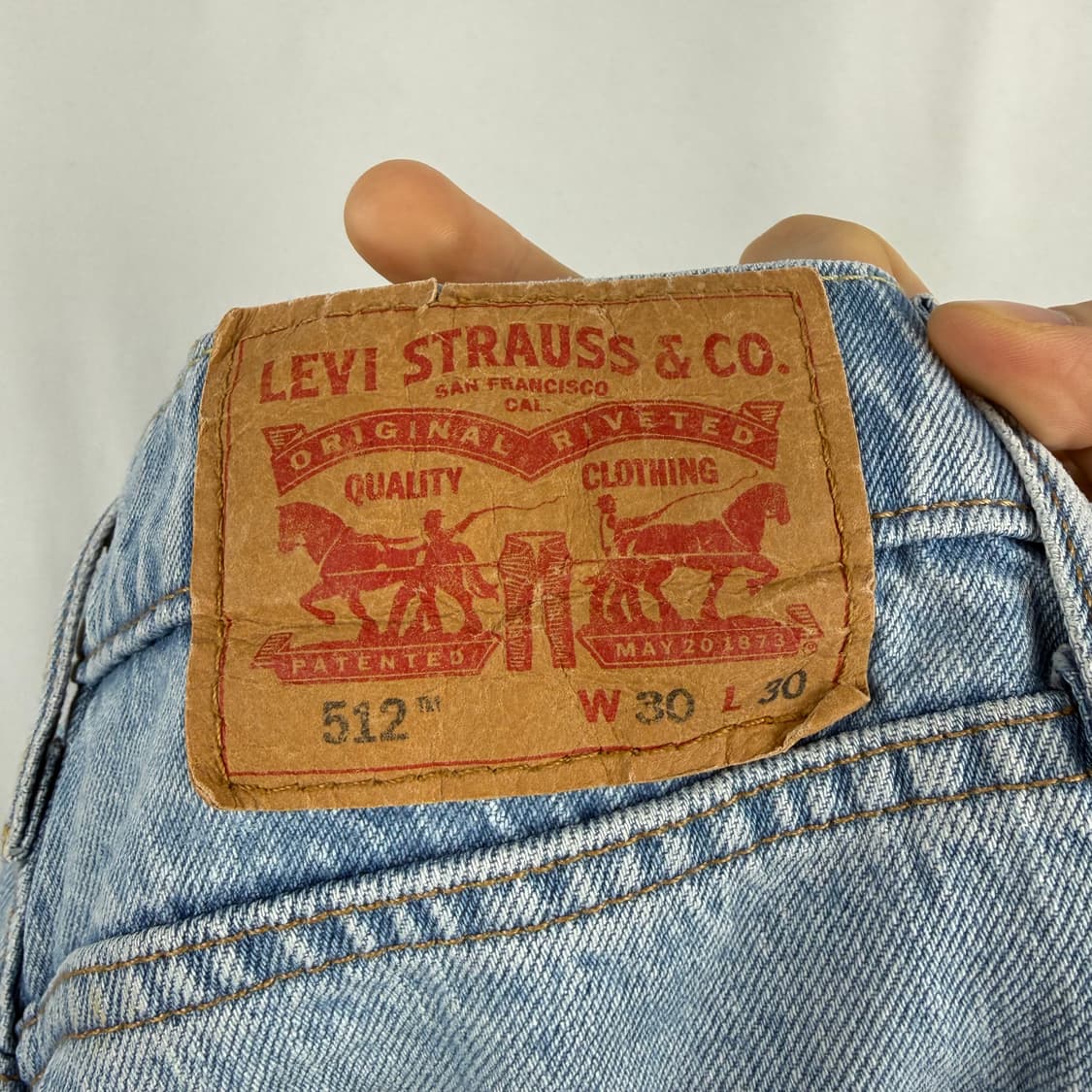 (30) 리바이스 512 데미지 슬림핏 연청 데님 팬츠 상품이미지6