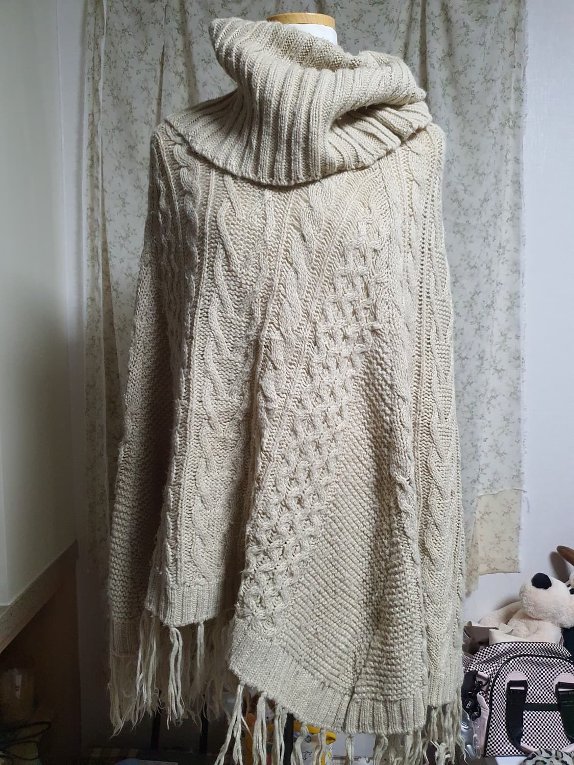 [모리걸] 달천깔 케이블 니트 숄 판초 아이보리 상품이미지1