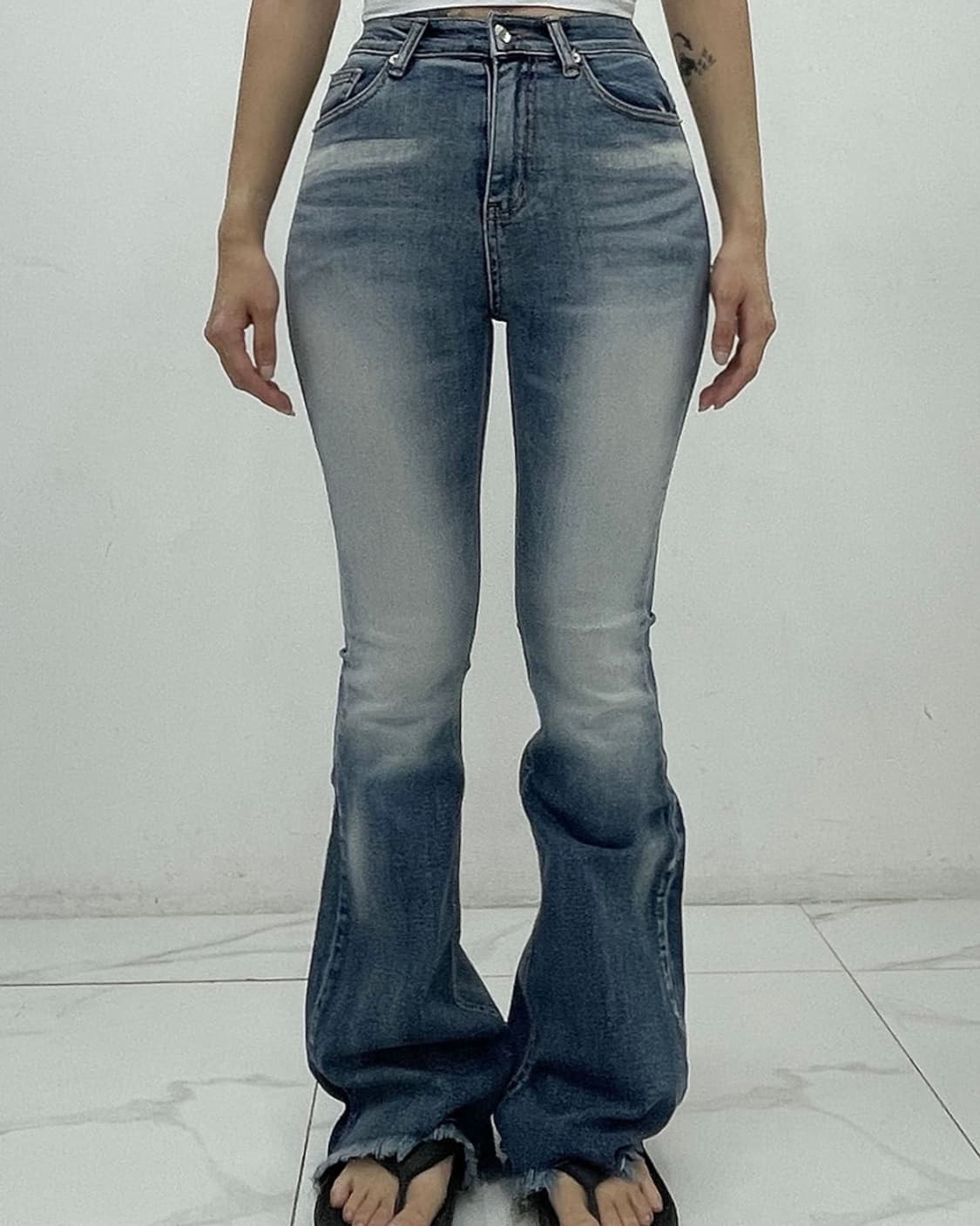 OOT 컷팅 커팅 워싱 데님 부츠컷 플레어진 나팔 바지 프린징 26 흰색 상품이미지2