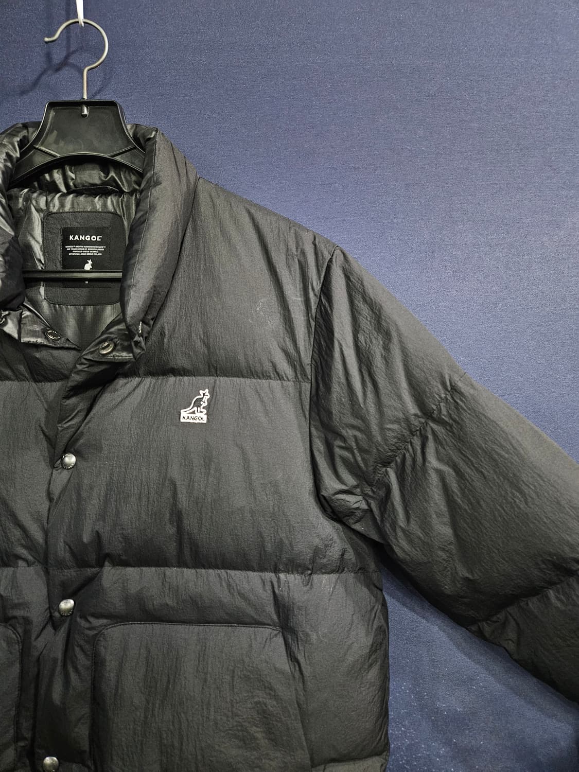 캉골 블랙컬러 남성 세미오버핏 95 덕다운 숏패딩  상품이미지4