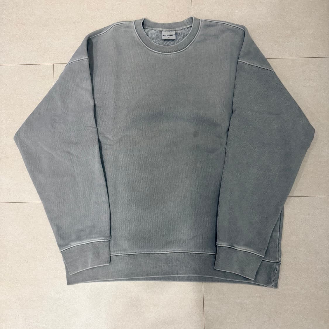 소버먼트 문그레이 크루넥 상품이미지1