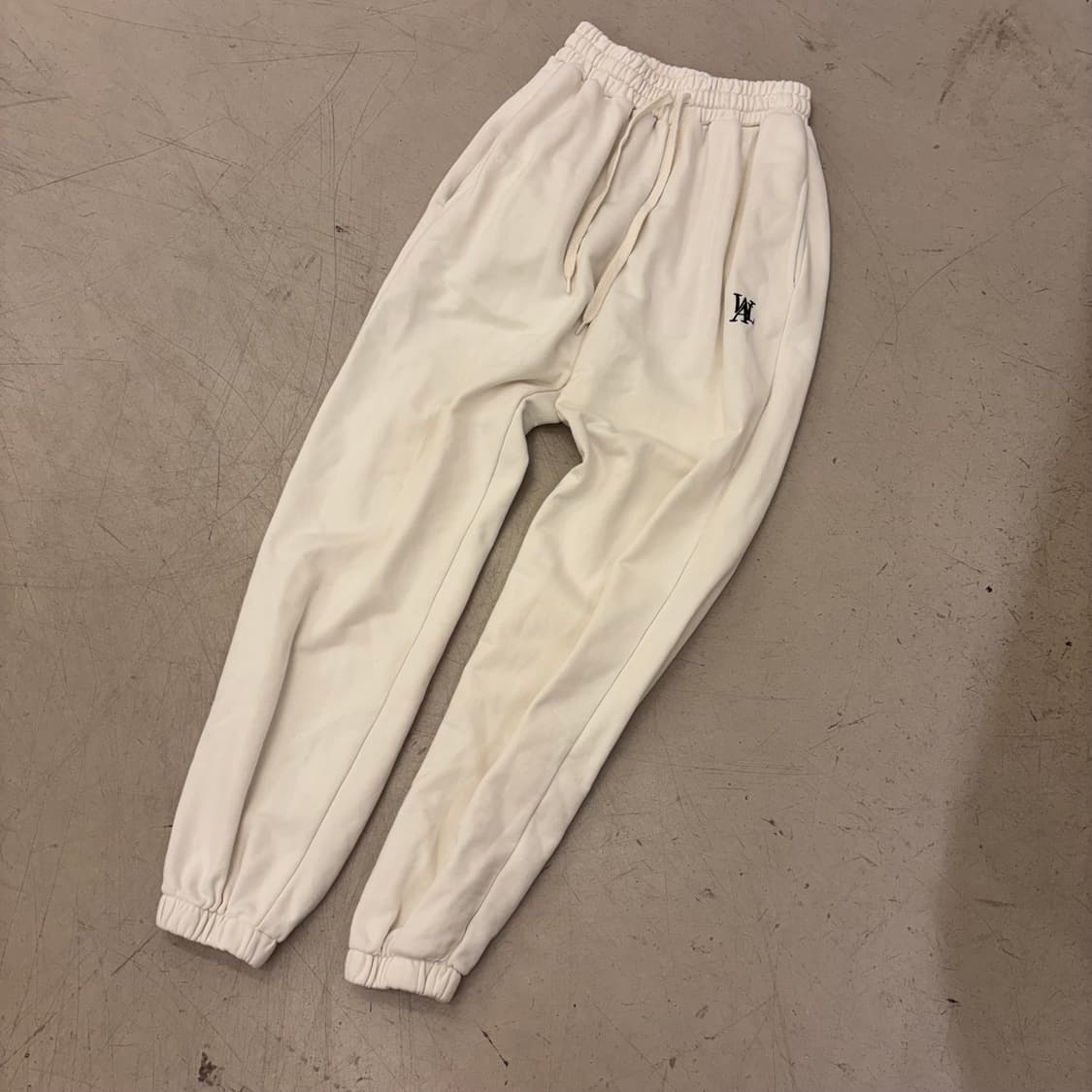 우알롱 스몰로고 화이트 조거팬츠 상품이미지1