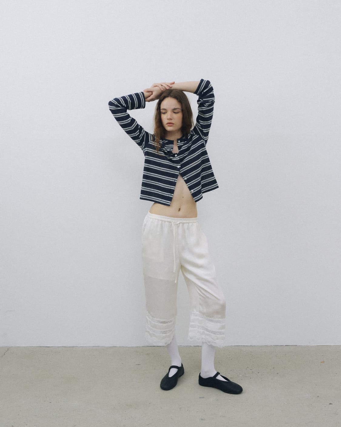 아유서울 SATIN LACE CROPPED PANTS IVORY 상품이미지4