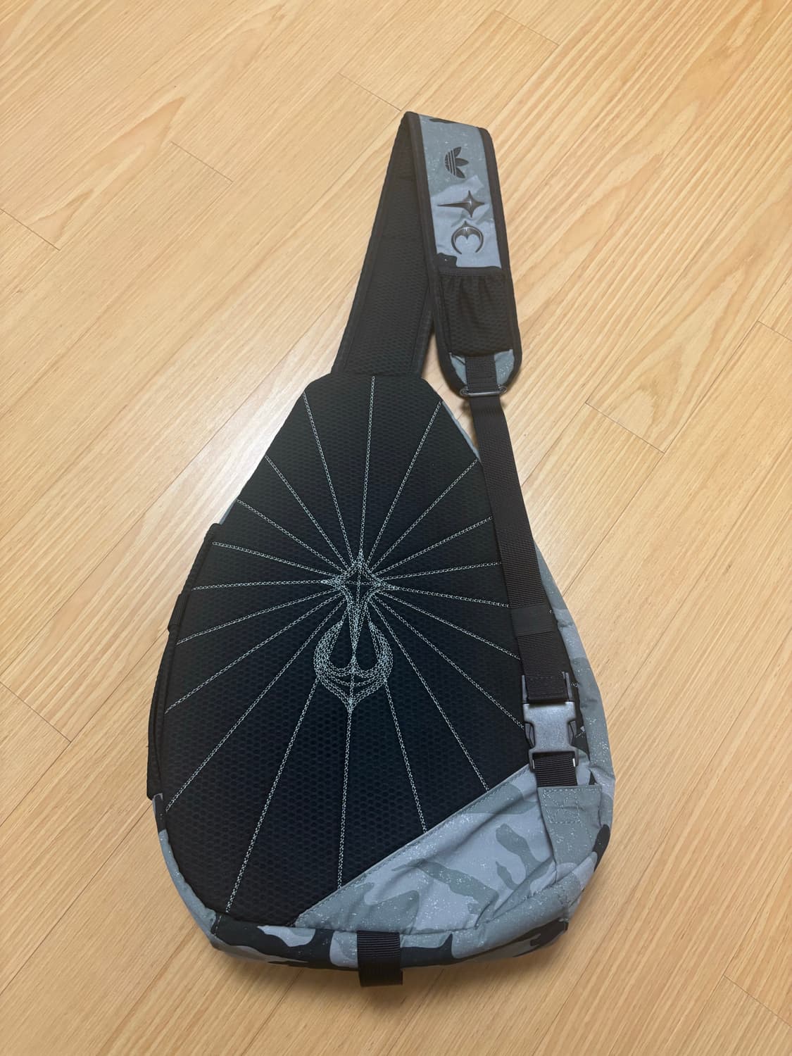 아디다스 x 떠그클럽 백 블랙 상품이미지2