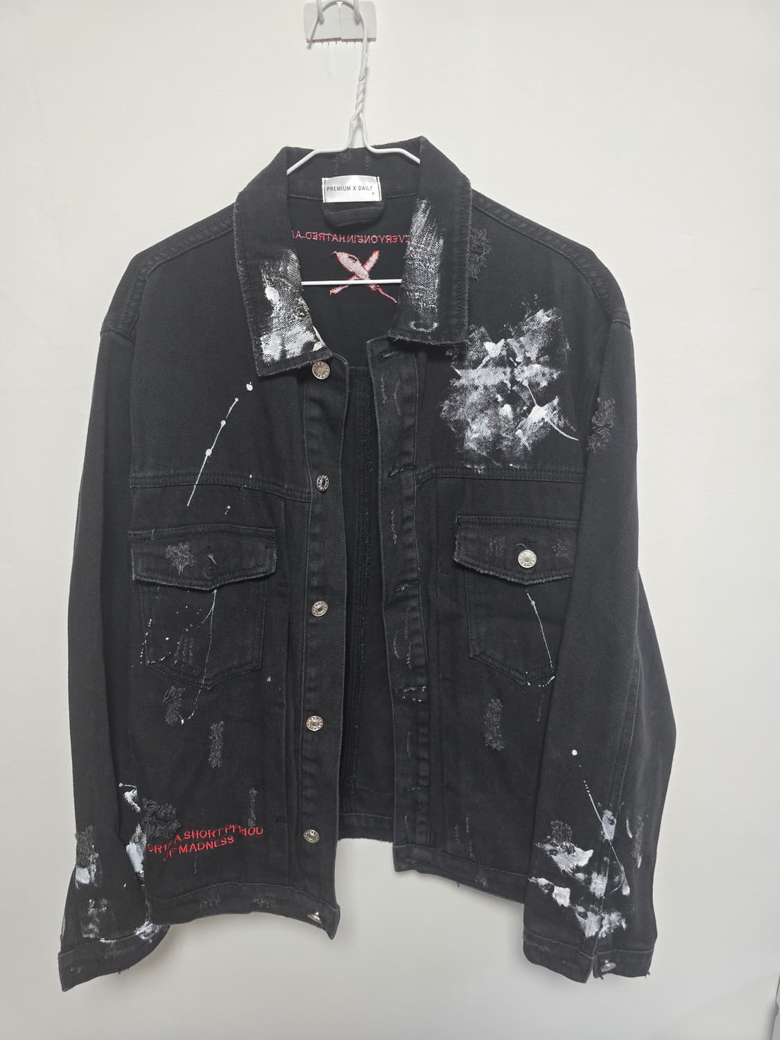 PREMIUM X DAILY 블랙 워싱 그래피티 데님 자켓 상품이미지1