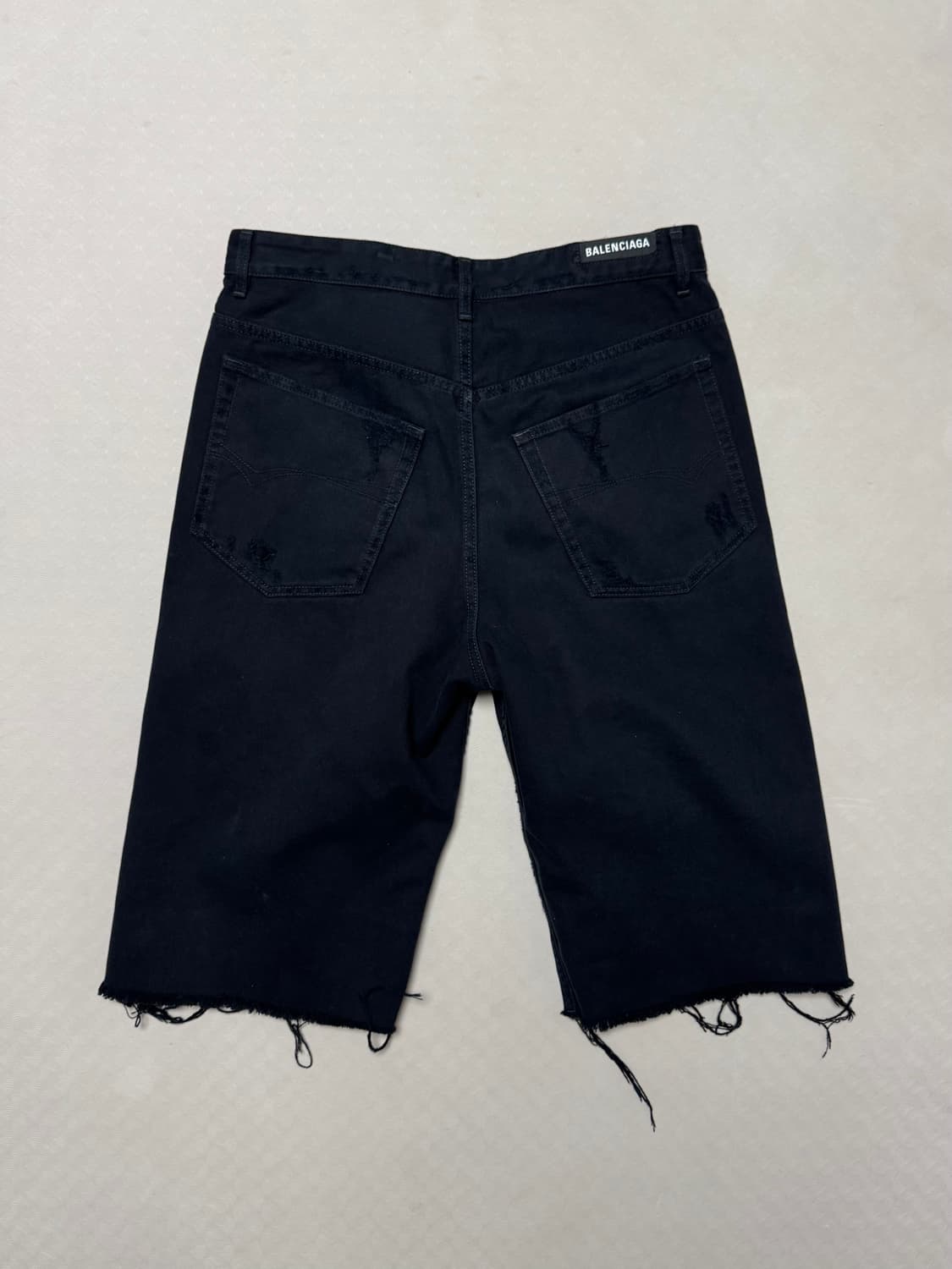 [S] BALENCIAGA 발렌시아가 디스트로이드 데님 쇼츠 블랙 상품이미지9