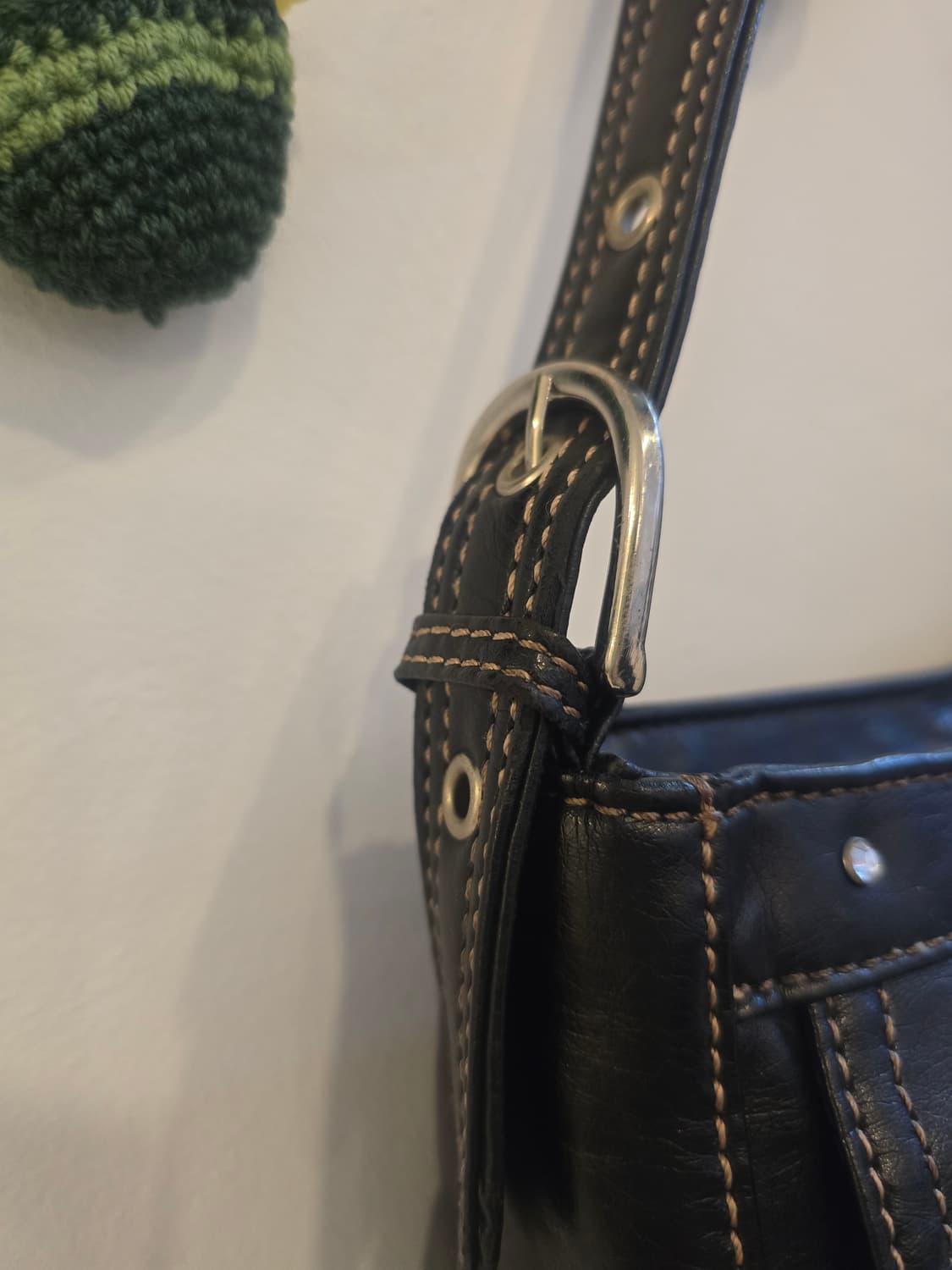 블랙스톤 장식 숄더백 상품이미지4