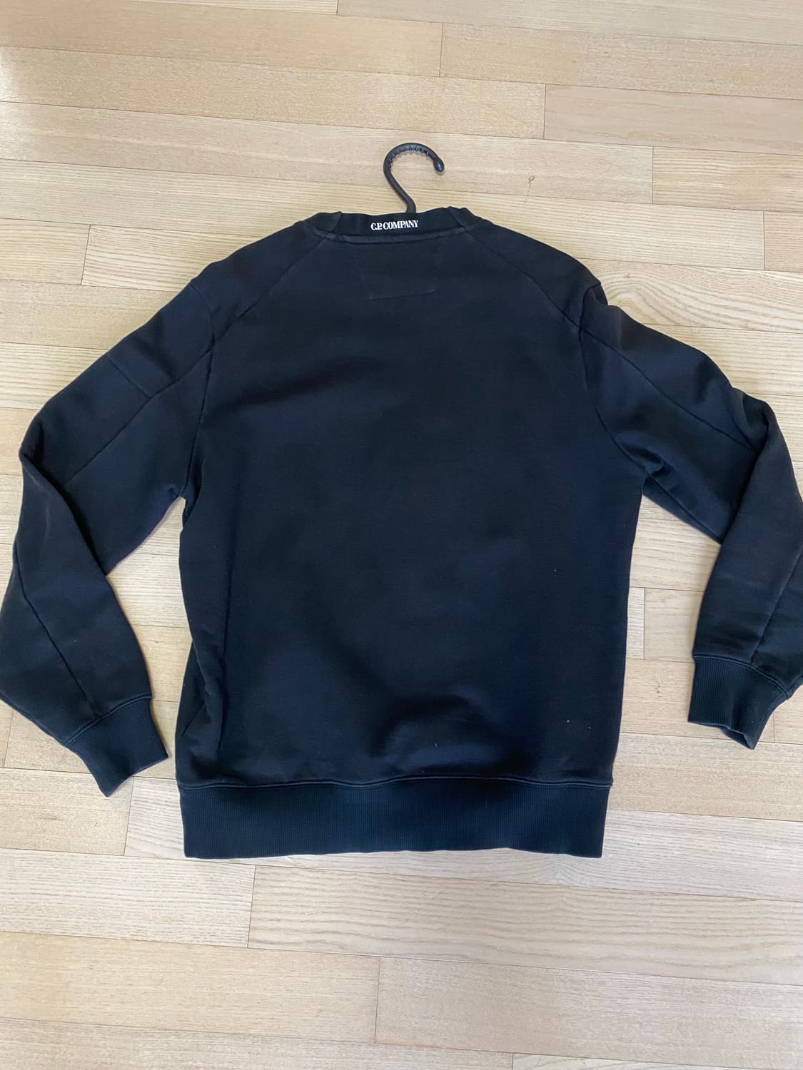 cp컴퍼니 맨투맨 블랙 상품이미지2