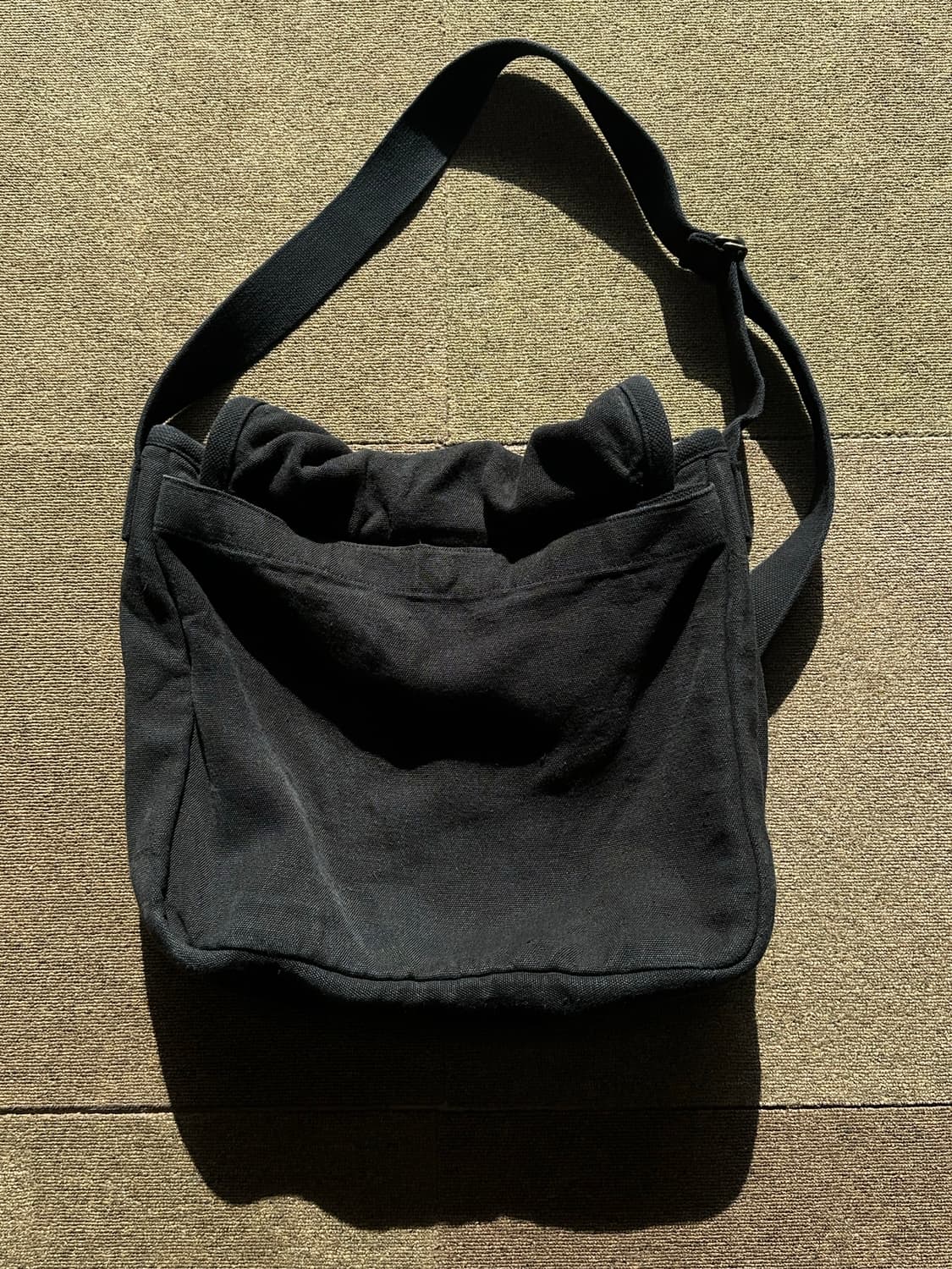 24fw 코모리 헴프 덕 숄더백 black 상품이미지3