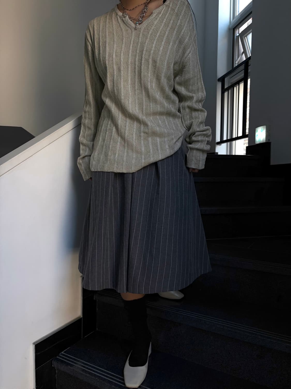 루이스샤브론 스트라이프 짜임 트임넥 긴팔니트 상품이미지1