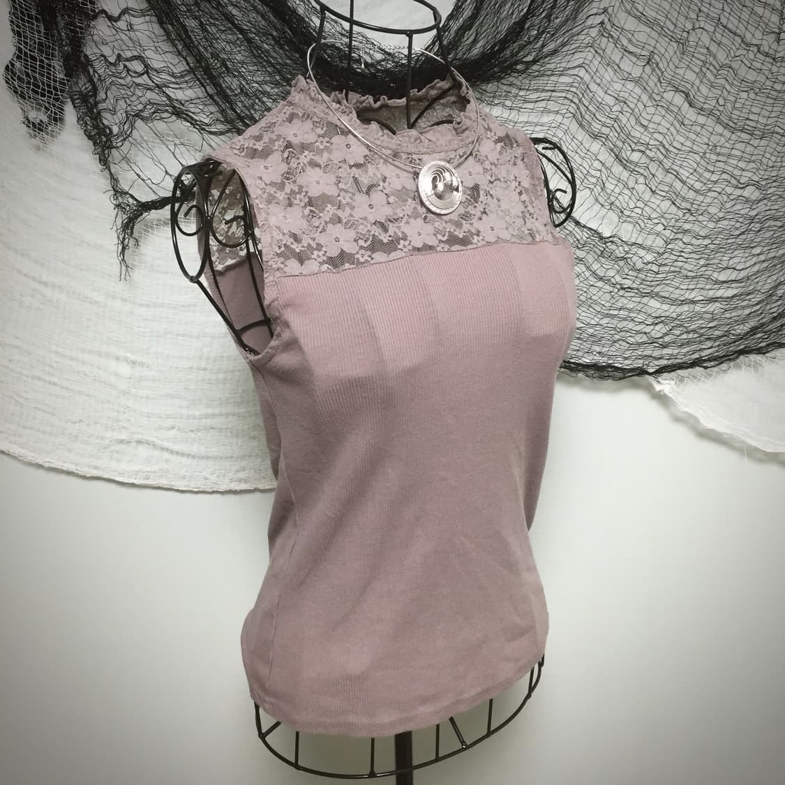 Rose lace sleeves top 상품이미지1