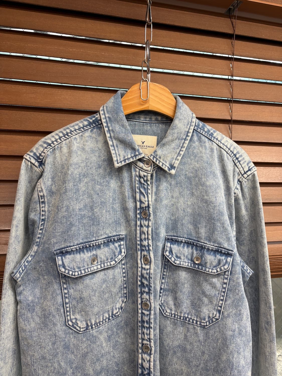 American Eagle 아메리칸 이글 에시드 데님 워싱 커팅 셔츠 상품이미지5
