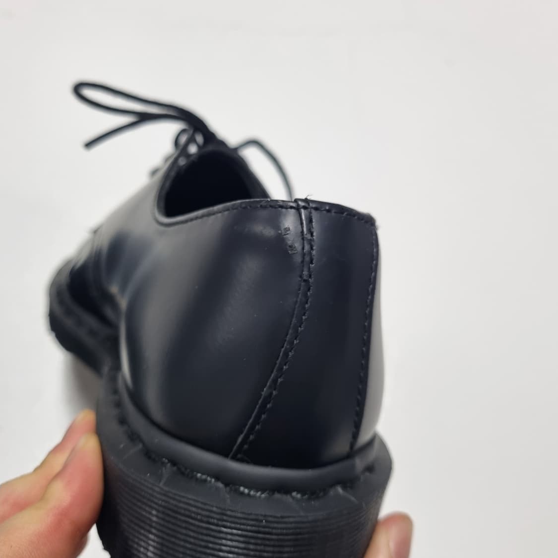 닥터마틴 1461 모노 블랙 - 250 (US7)  DR.MARTENS 상품이미지8