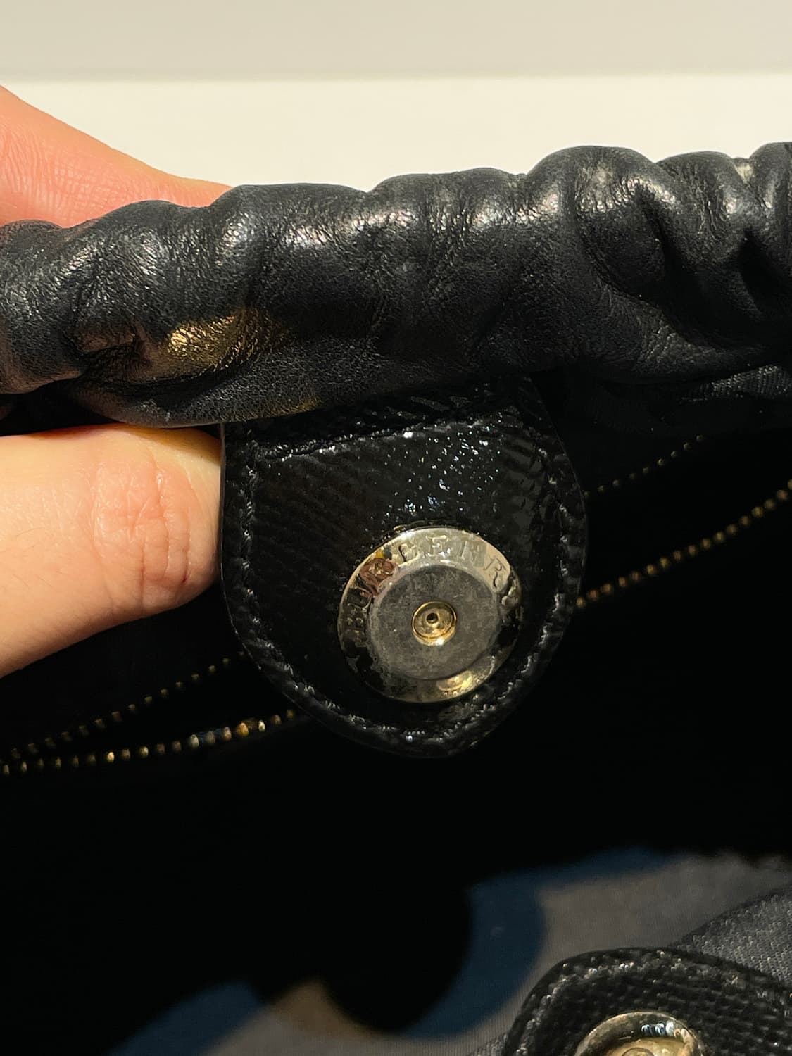 버버리 리톨 크러시 드로스트링 크로스백 A1530 상품이미지6