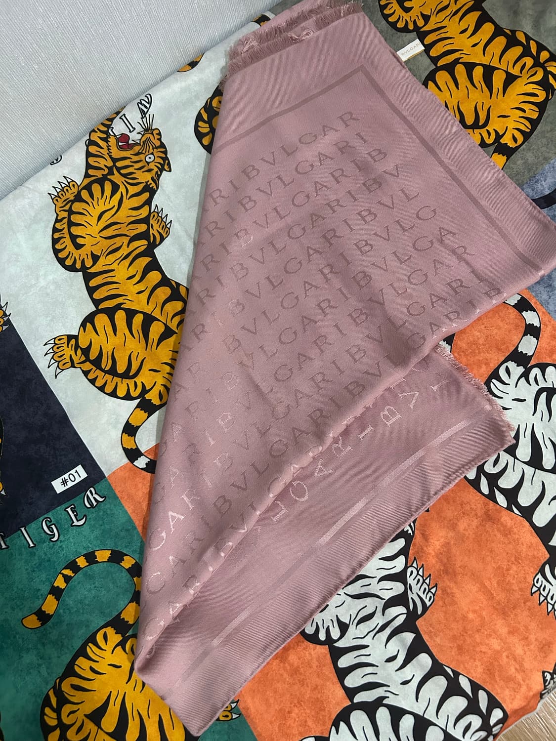 불가리 핑크스카프 상품이미지4