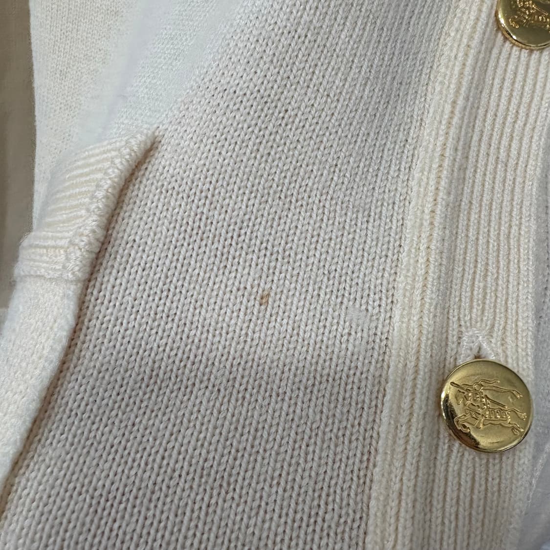 버버리 금장 라운드넥 니트 가디건 상품이미지8